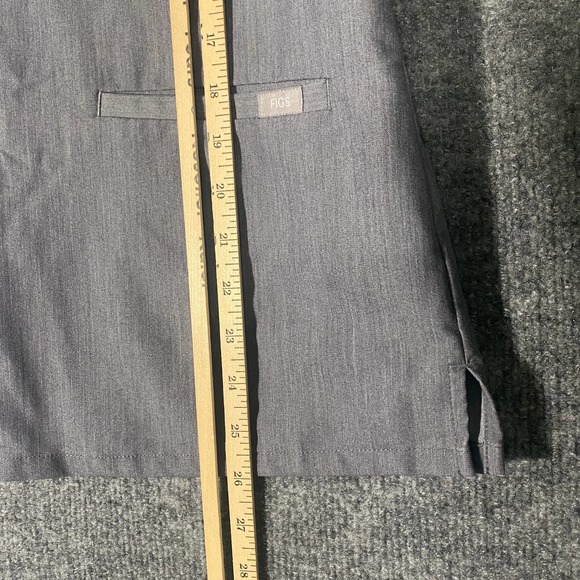 Figs Scrub Top Small Gray Technical Collection Casma V-Neck Three Pocket - Picture 9 of 13